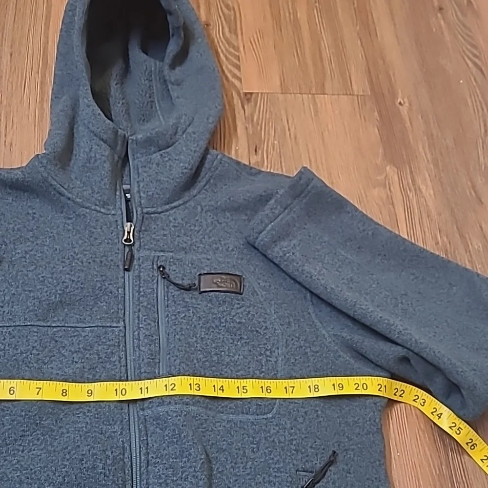 The North Face Gray Hooded Jacket used good condition zise L for‎ men.